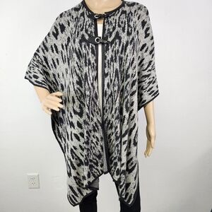 Chico's Shawl Wrap One Sz Buckle Closure Animal Print Open Sides Mobwife Retro